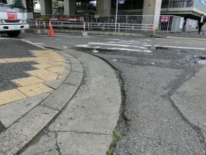 舗装盛上り②（１３０６２７）