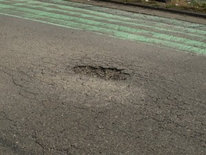 道路の穴