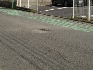 道路の穴全体